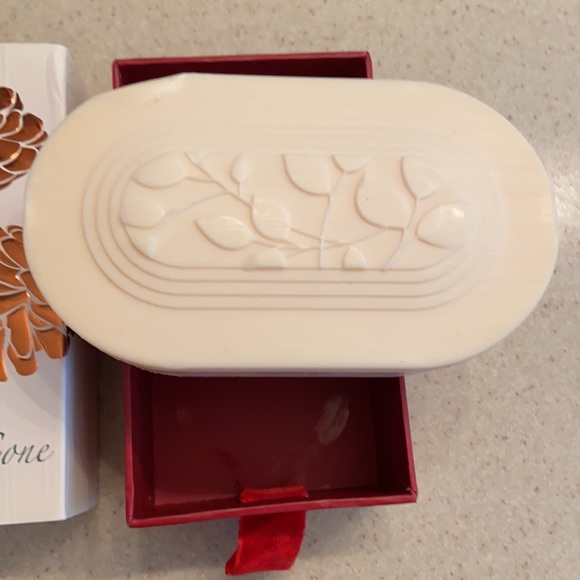 Pine Cone Scented Bath Soap - Picture 5 of 6